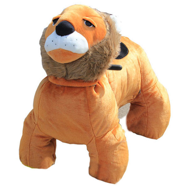 PELUCHE CAV. A BATTERIA CON GETTONIERA LEONE CM. 100 X 65 X 90 (H)