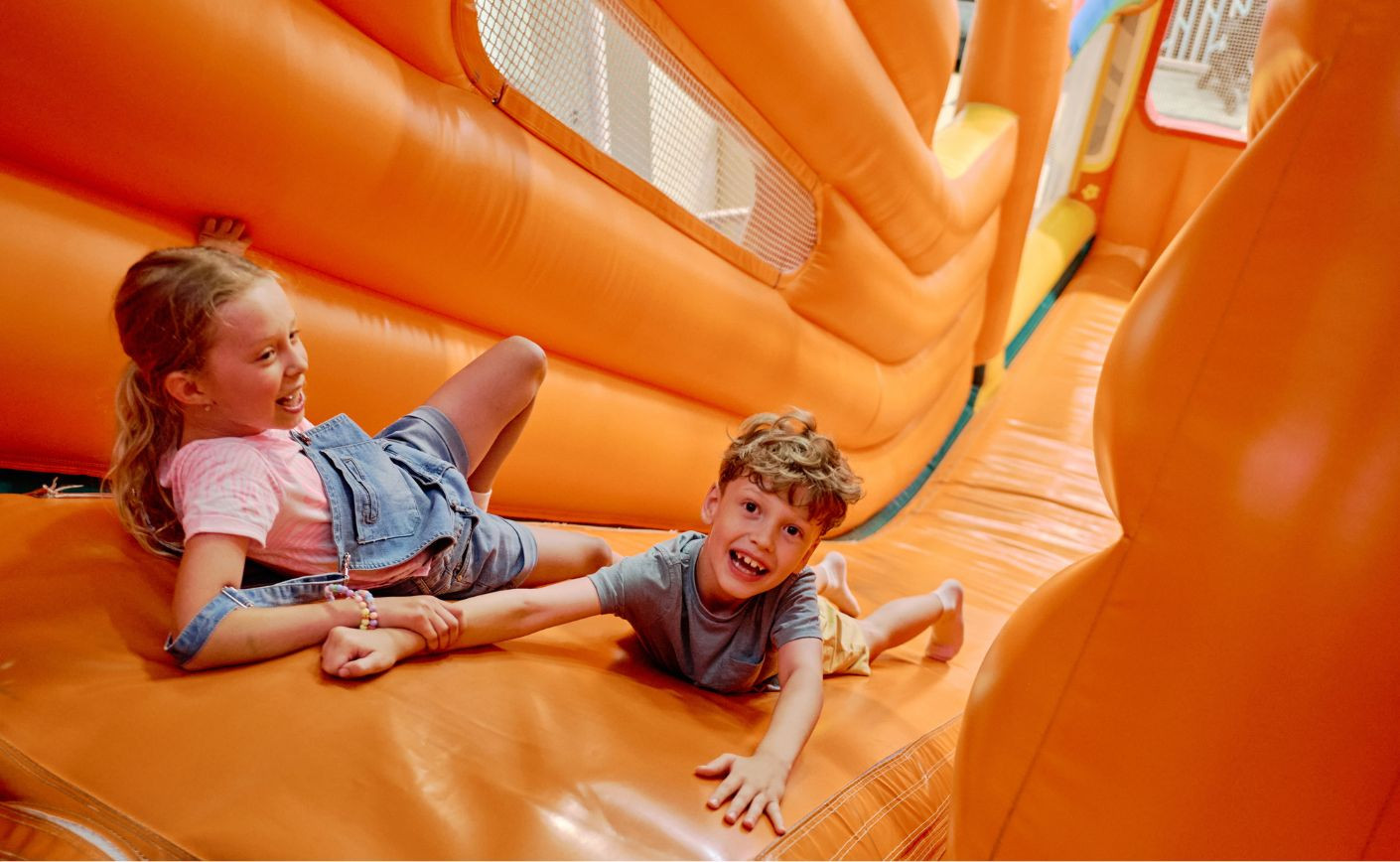 Percorsi gonfiabili: un classico sempre amato nelle ludoteche
