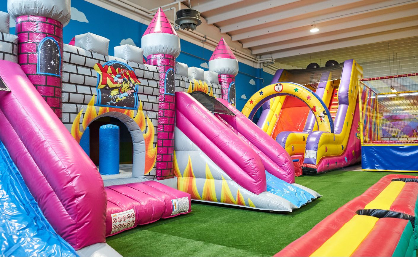 Parco giochi gonfiabile: quali gonfiabili scegliere per la tua attività?